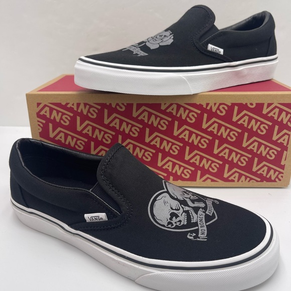 Vans Shoes - Vans Skull WMNS Classic Slip-On
Love You To Death Black/True White Sneakers